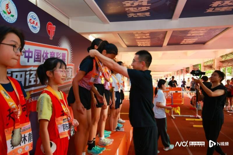 PJ, 组委会严格, 年群体的参 PJ, 组委会严格, 年群体的参